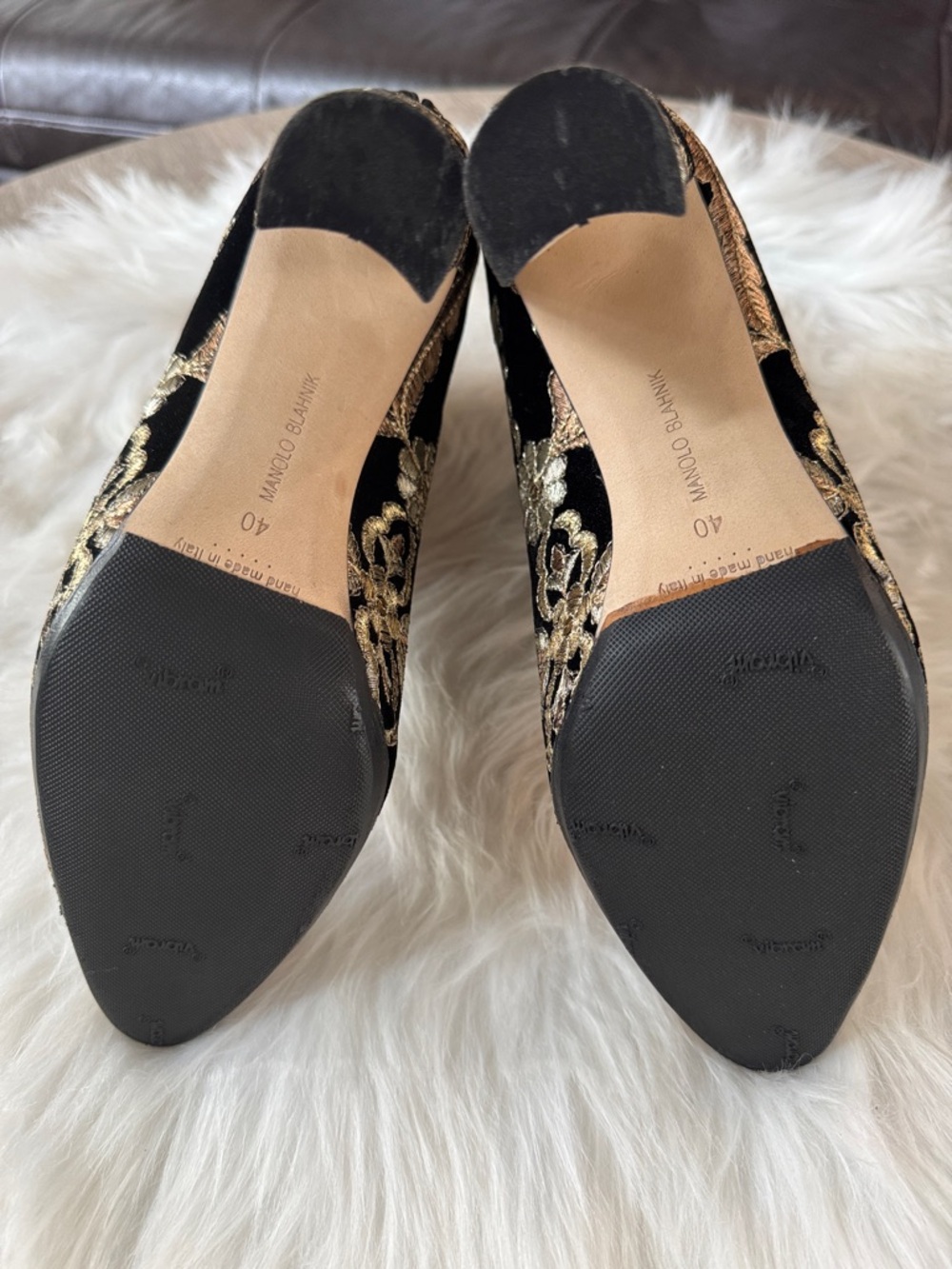 Manolo Blahnik Isola Embroidered Black Velvet Booties size 40 - Picture 11 of 17
